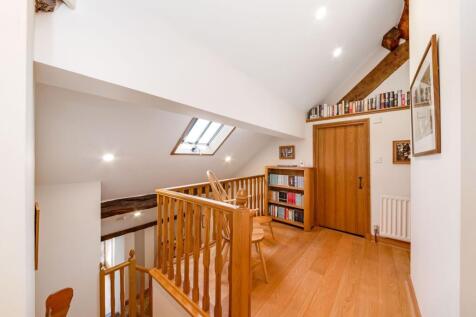 FIRST FLOOR LANDING