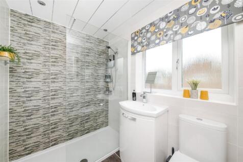 HOUSE SHOWER ROOM