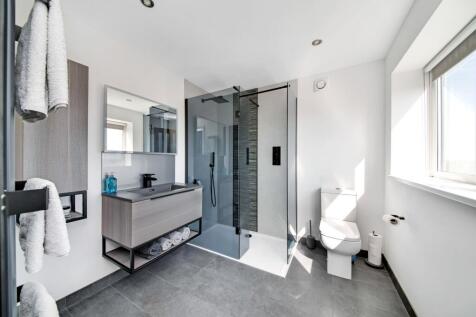 BEDROOM ONE EN-SUITE