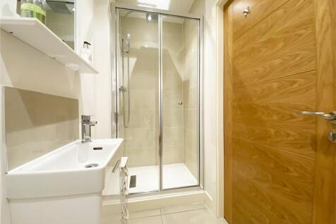 GROUND FLOOR SHOWER ROOM