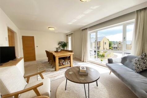 LIVING / DINING ROOM