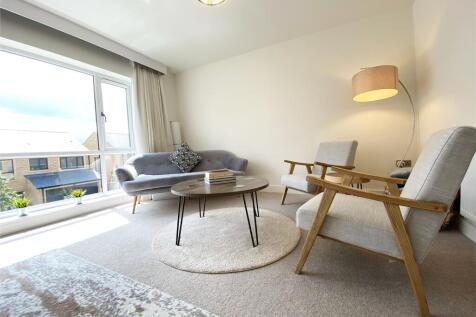 LIVING / DINING ROOM