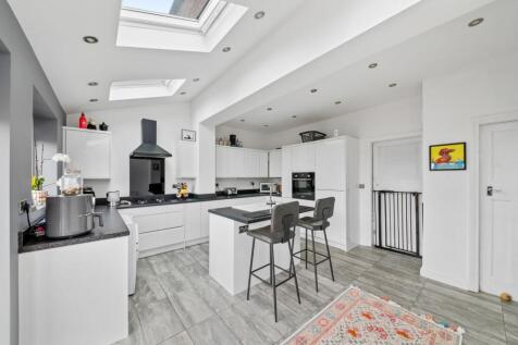 OPEN-PLAN DINING KITCHEN