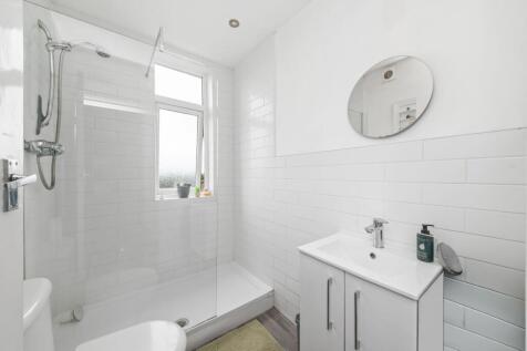 HOUSE SHOWER ROOM