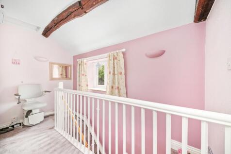 FIRST FLOOR LANDING
