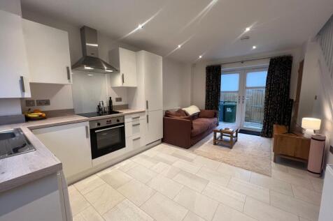 OPEN-PLAN LIVING KITCHEN ROOM