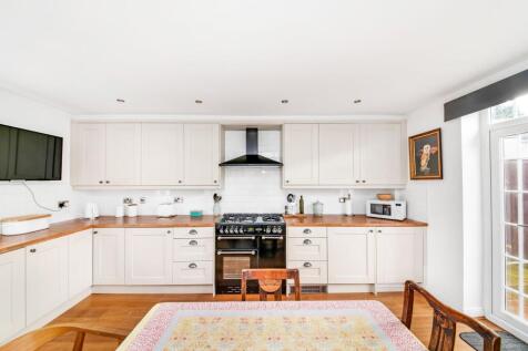 OPEN-PLAN DINING KITCHEN