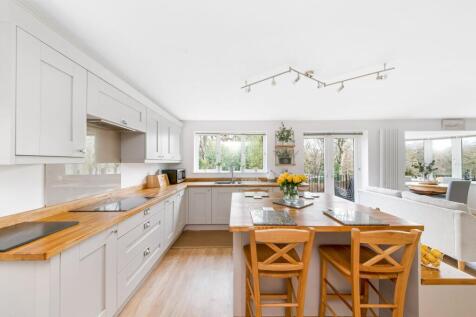 OPEN-PLAN DINING KITCHEN - KITCHEN AREA