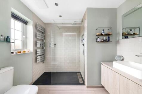 BEDROOM ONE EN-SUITE