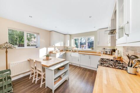 OPEN-PLAN DINING KITCHEN