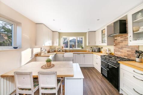 OPEN-PLAN DINING KITCHEN