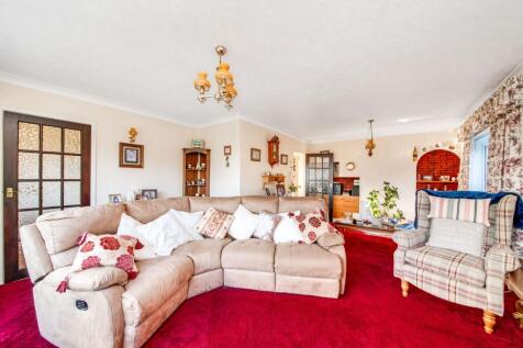 OPEN-PLAN LIVING DINING ROOM