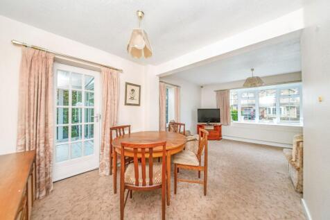 OPEN-PLAN LIVING DINING ROOM