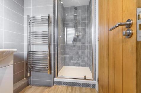 ensuite 2.jpg