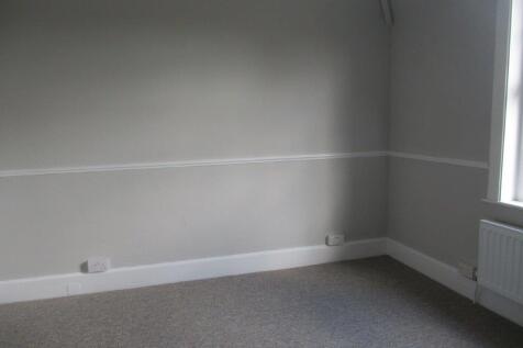 12. Master Bedroom.JPG