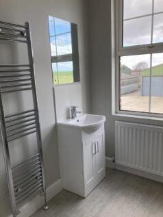 16. Bathroom.jpg