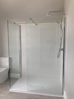 15. Bathroom.jpg