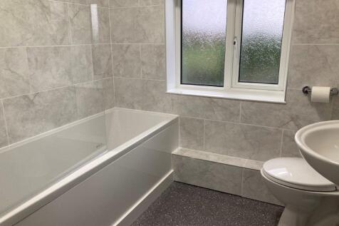 6 Bathroom.JPG