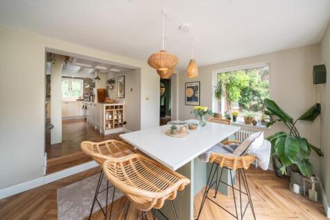 Breakfast bar