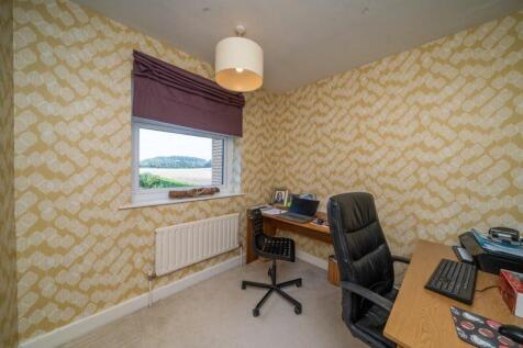 Bedroom/ study
