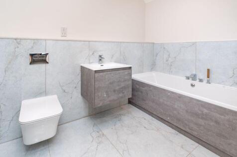 Lower ground floor ensuite