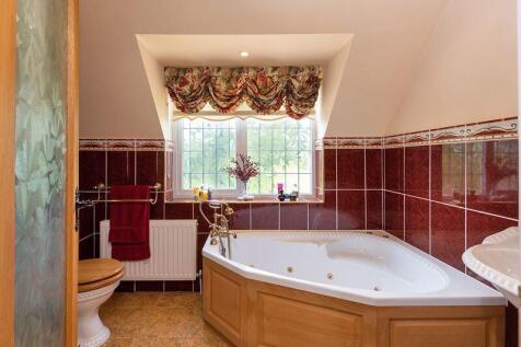 master bedroom en-suite 