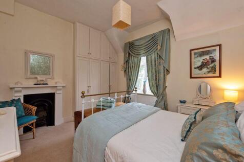 Master bedroom/ suite