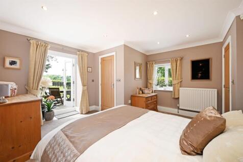 Ground floor bedroom.jpg