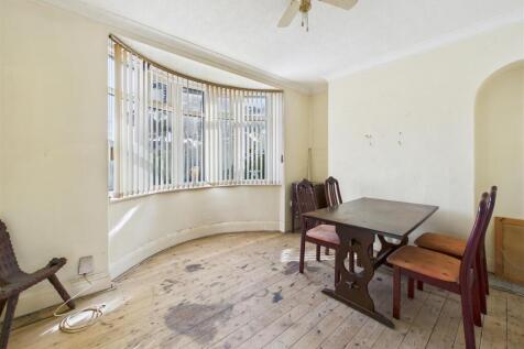 CAM05476G0-PR0056-STILL006.jpg