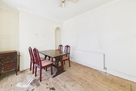 CAM05476G0-PR0056-STILL007.jpg