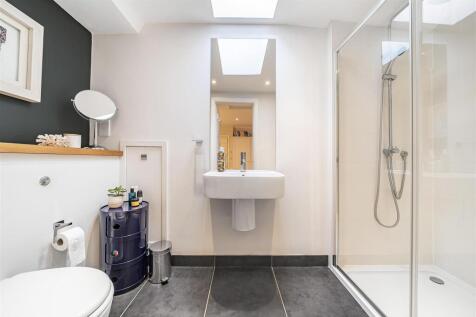 Ensuite Bathroom - Master Bedroom