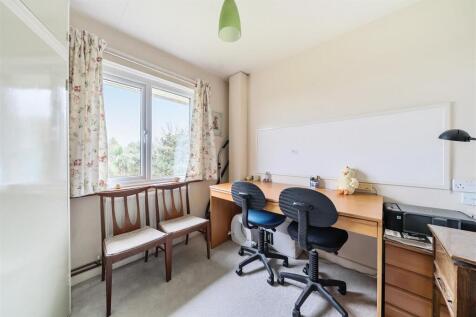 Bedroom 3  / Study