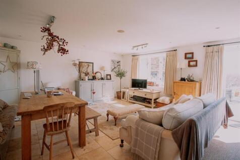 Kitchen / Reception
