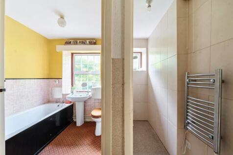 Downstairs Bathroom/Shower