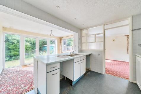 Kitchen / Dining Area