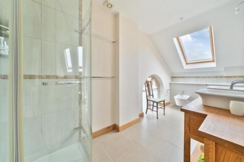 1st floor shower Room