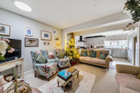 Sitting Room / Kitchen