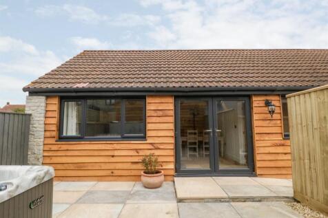 acorn cottage front shot.jpg