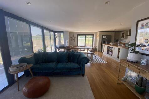Lounging area to dining area