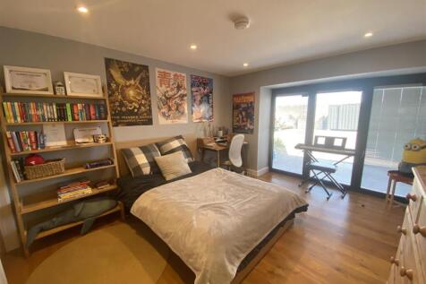 Downstairs Bedroom with ensuite