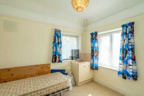 Bedroom 5.jpg