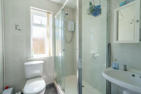 Annexe Shower Room.jpg