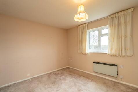 Bedroom 1.jpg