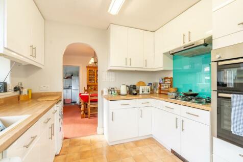 Kitchen (2).jpg