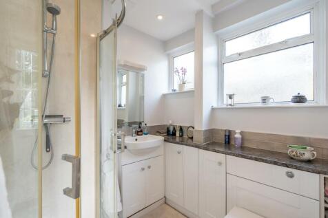 GF Shower Room.jpg