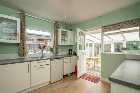Kitchen (2).jpg