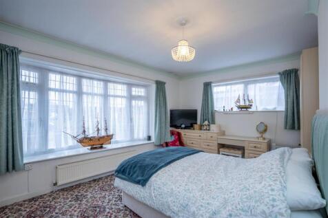Bedroom 1.jpg