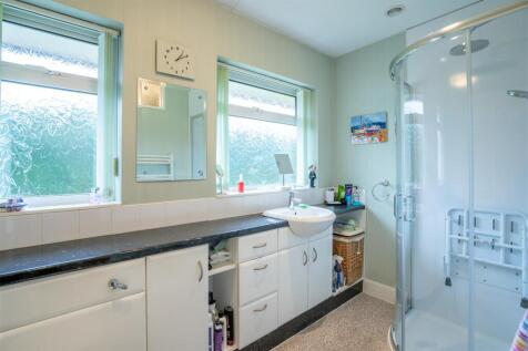 Shower Room.jpg