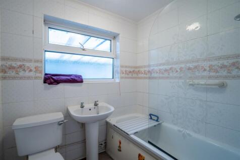 Bathroom.jpg