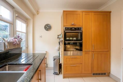Kitchen (2).jpg